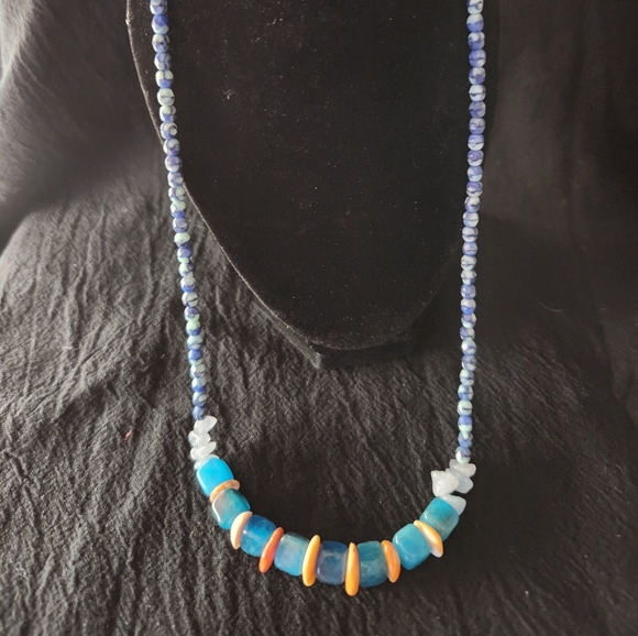 Apatite and spiney oyster shell necklace - Picture 2 of 2